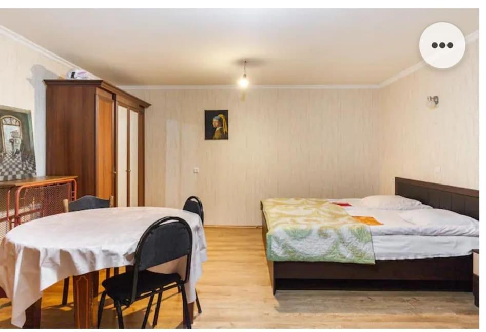 Ferienwohnung Cozy, Warm & Cheap Tbilisi Exterior foto